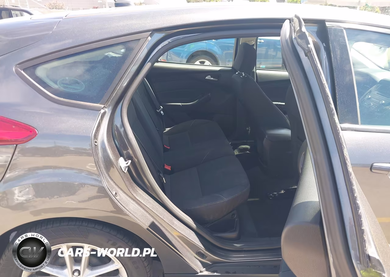 2017 Ford Focus Se VIN:1FADP3K25HL206718 - 8