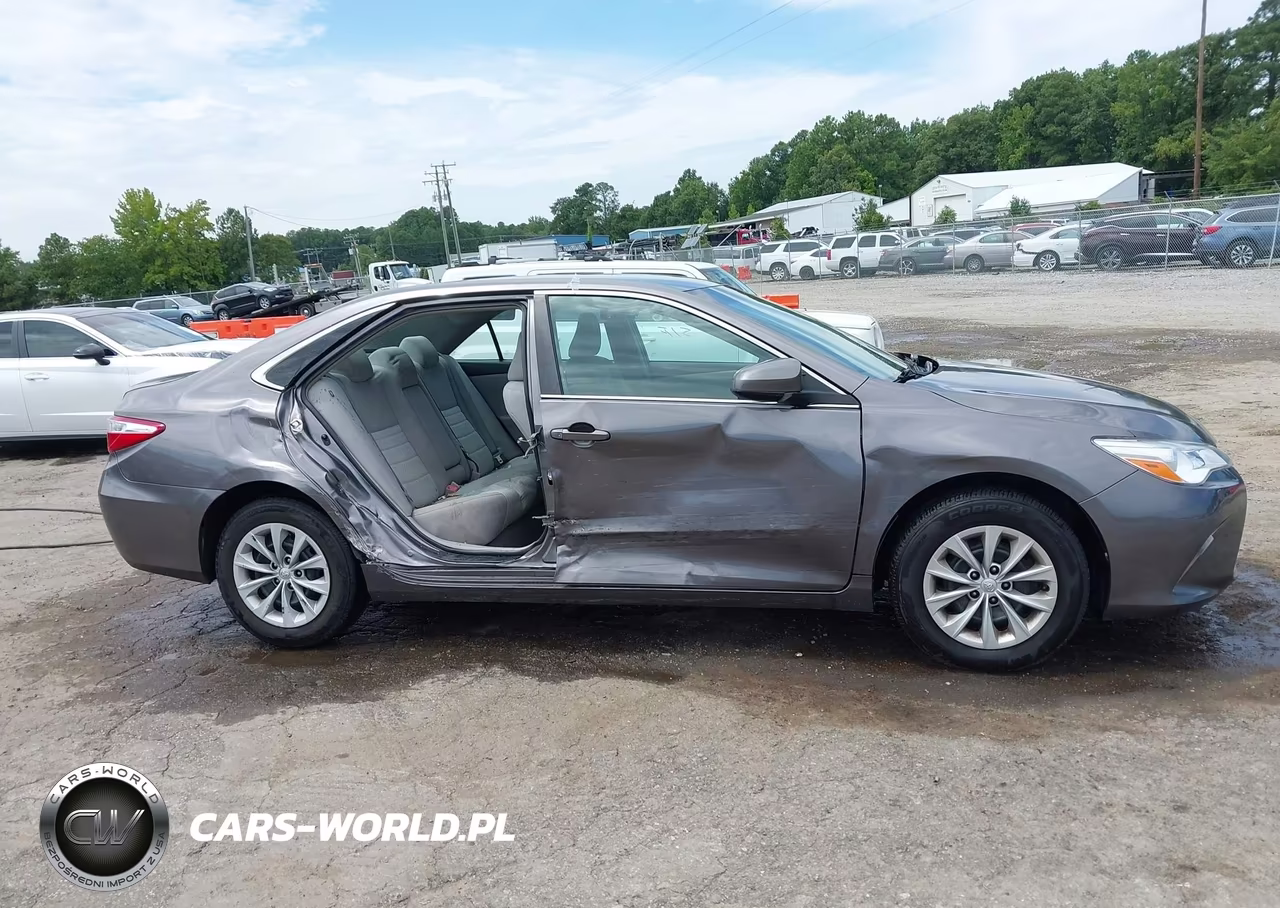 2017 Toyota Camry Le VIN:4T1BF1FK1HU373019 - 14