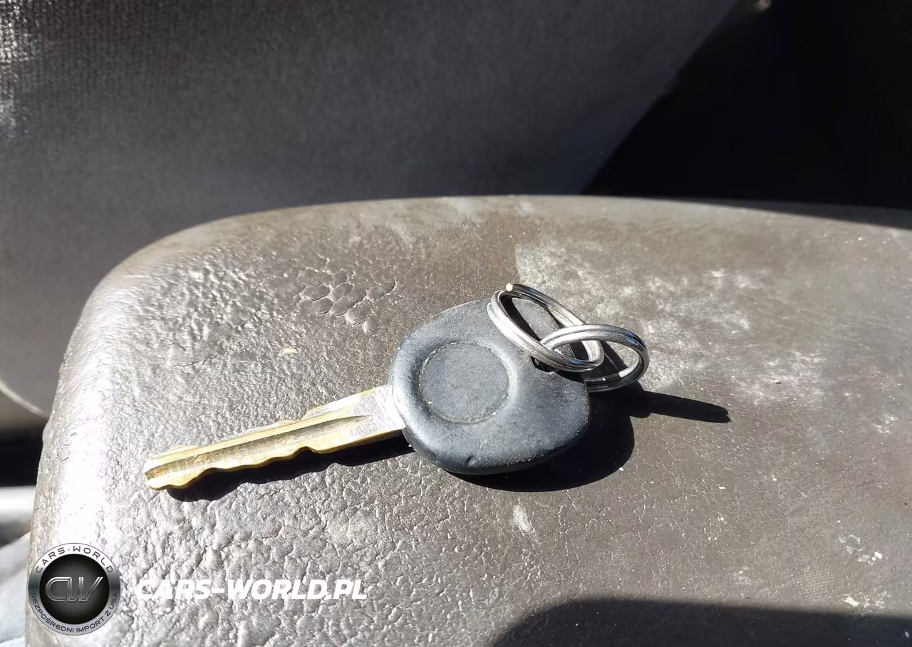 2007 Saturn Ion 3 VIN:1G8AL58F07Z115960 - 11