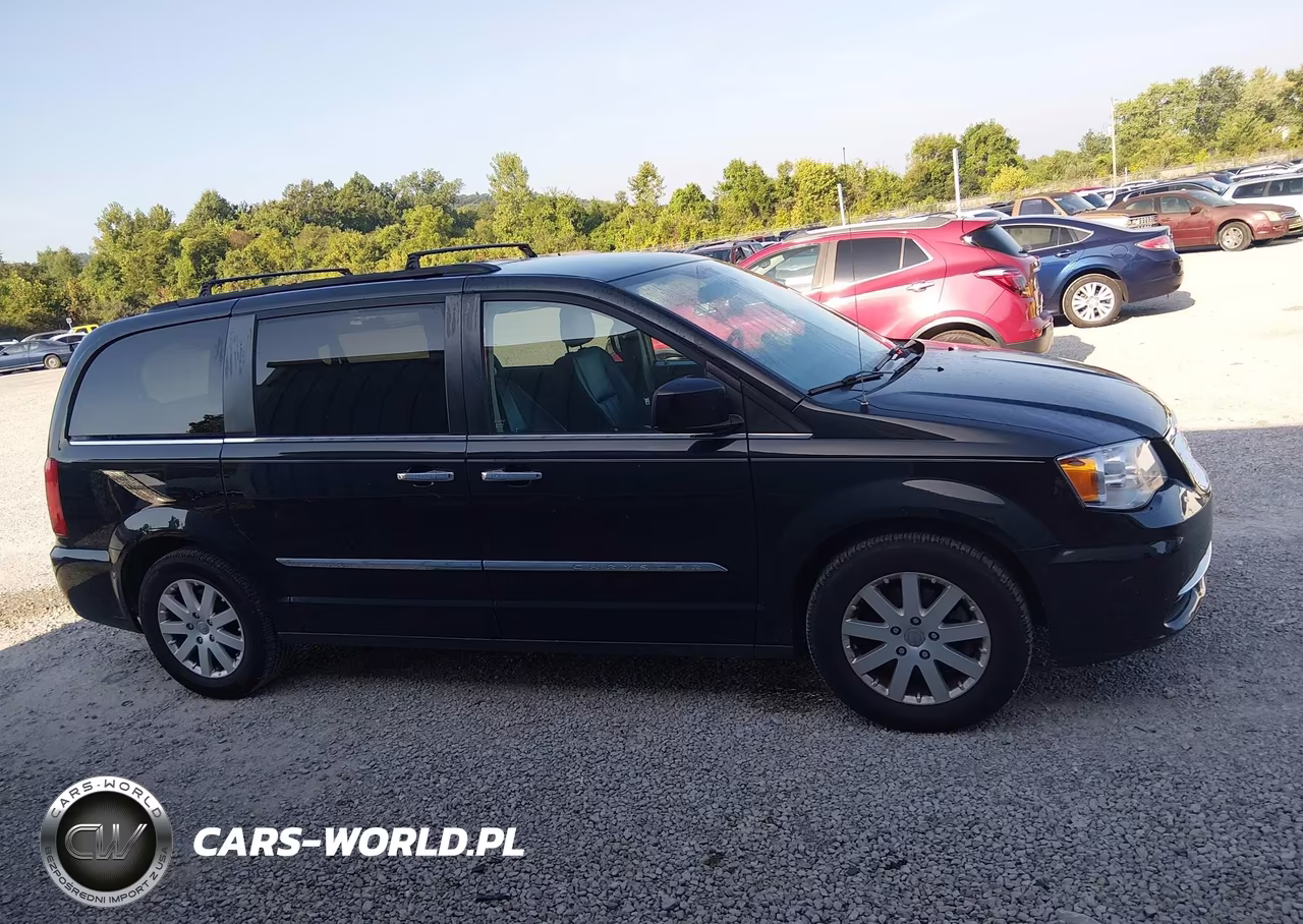 2016 Chrysler Town & Country Touring VIN:2C4RC1BG7GR158981 - 13