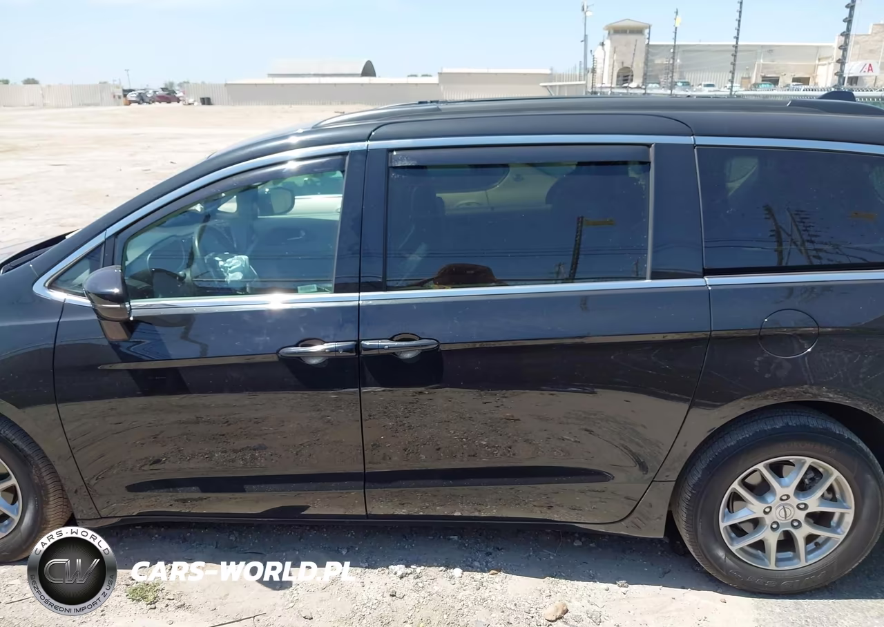 2022 Chrysler Pacifica Touring L VIN:2C4RC1BG2NR176897 - 15