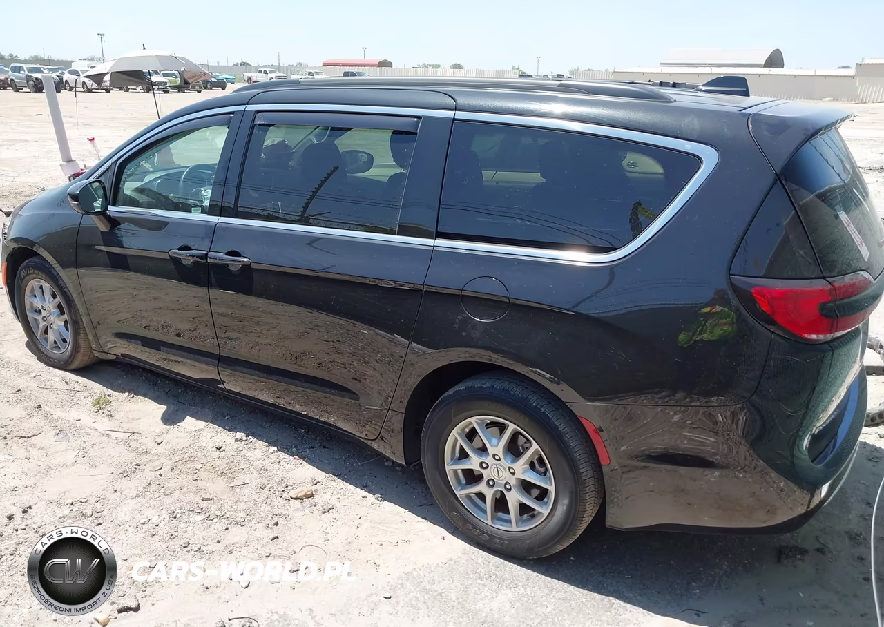 2022 Chrysler Pacifica Touring L VIN:2C4RC1BG2NR176897 - 3