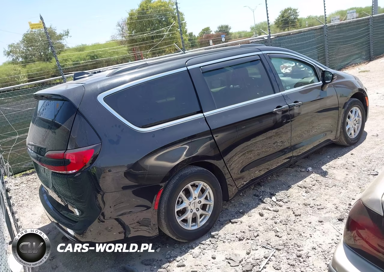 2022 Chrysler Pacifica Touring L VIN:2C4RC1BG2NR176897 - 4