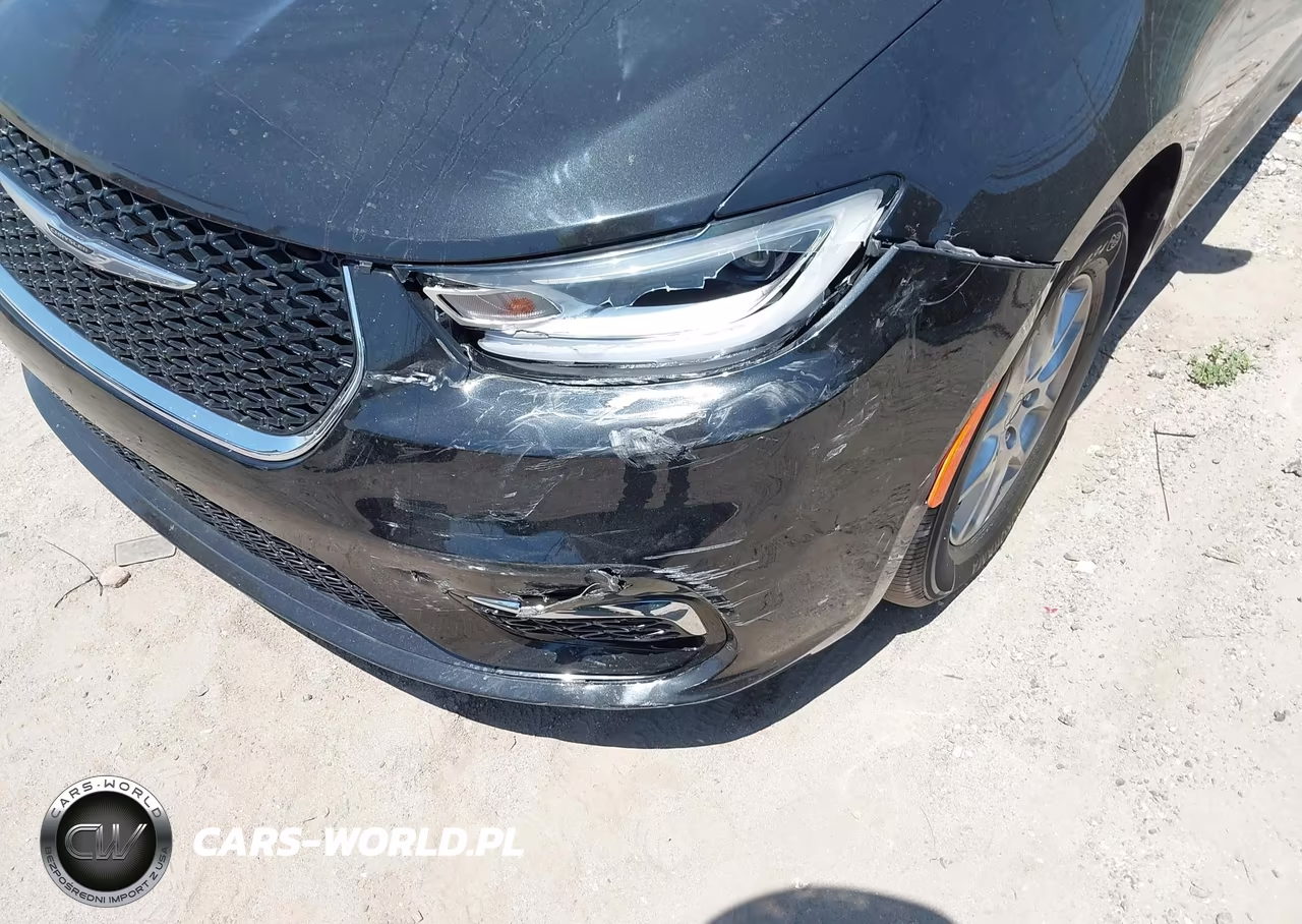 2022 Chrysler Pacifica Touring L VIN:2C4RC1BG2NR176897 - 6