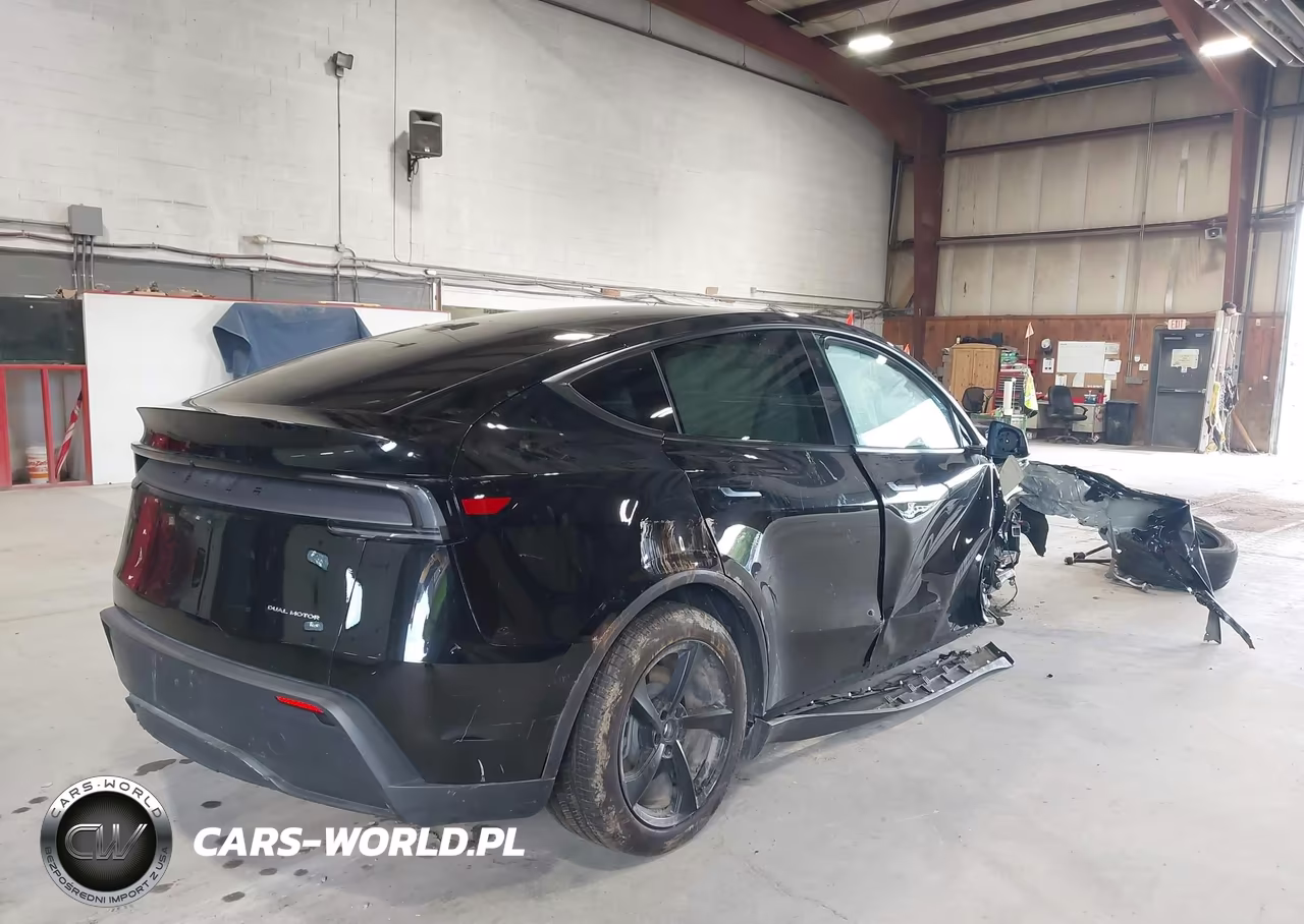 2026 Tesla Model Y VIN:7SAYGDEE9TA585631 - 4