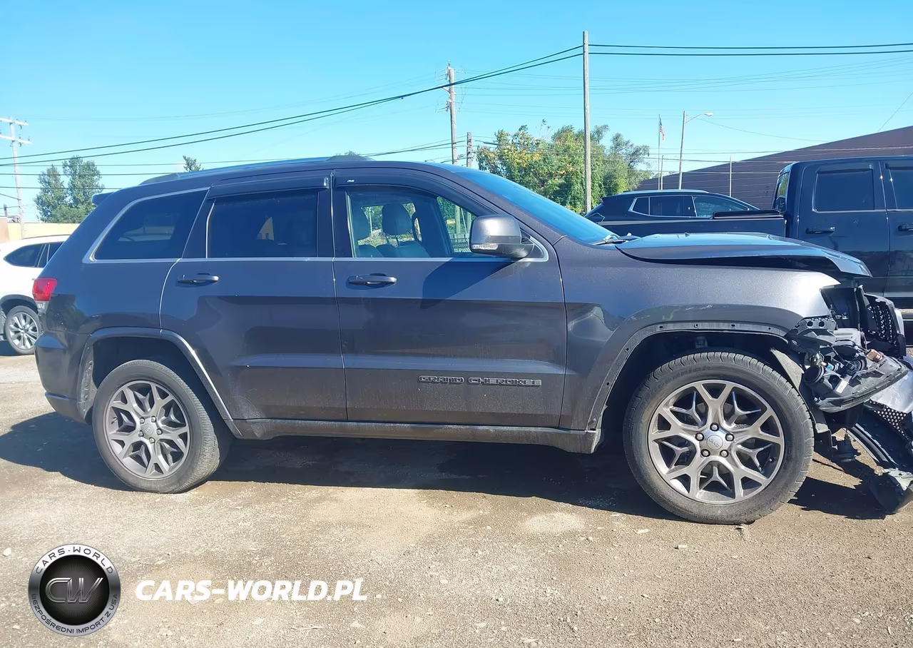 2018 Jeep Grand Cherokee Sterling Edition 4X4 VIN:1C4RJFBG0JC367000 - 13