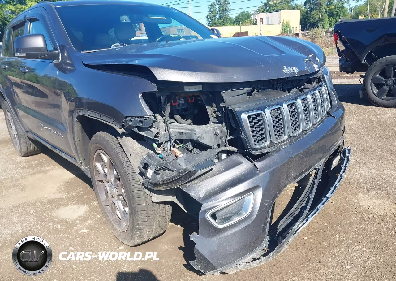 2018 Jeep Grand Cherokee Sterling Edition 4X4 VIN:1C4RJFBG0JC367000 - 17