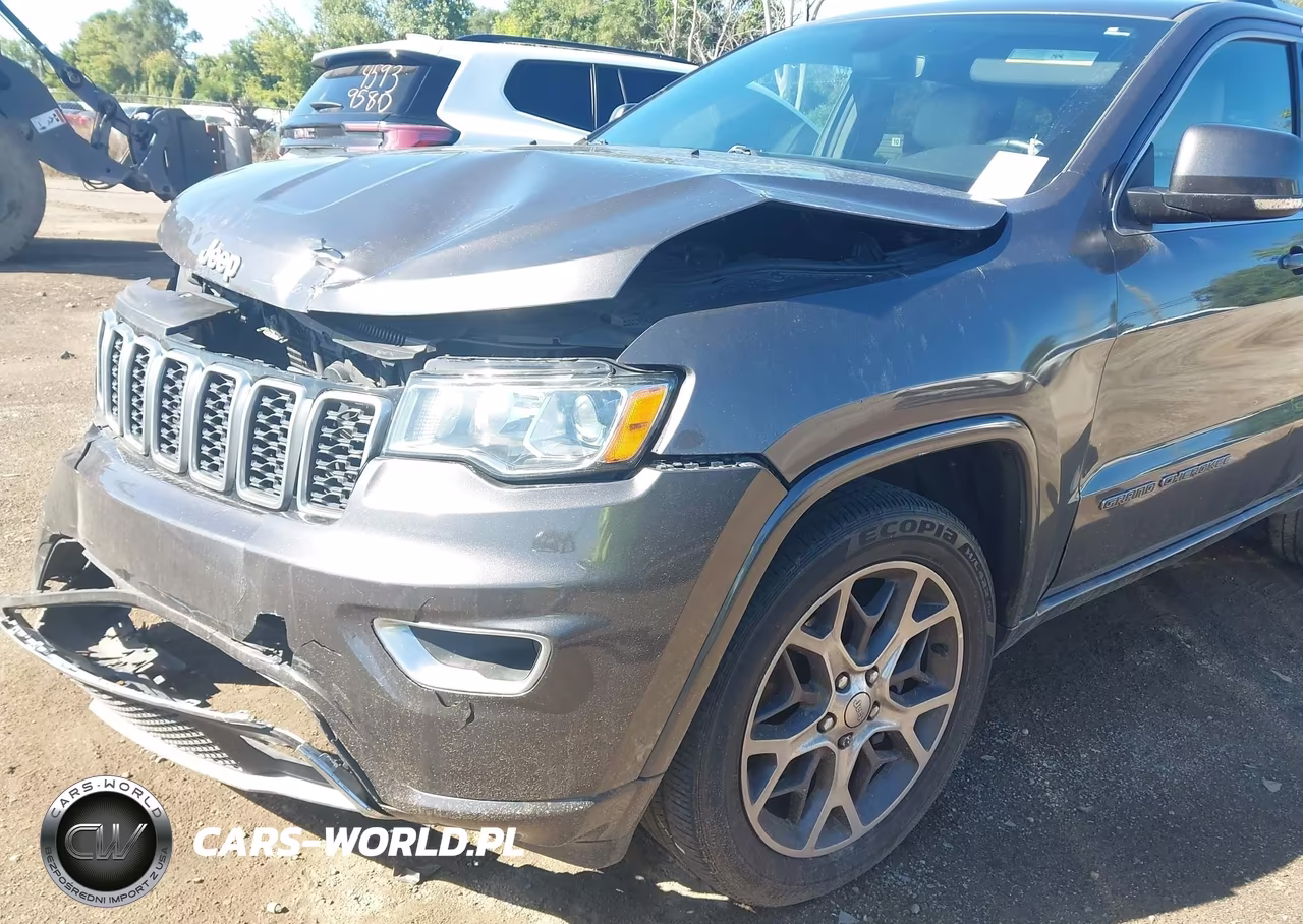 2018 Jeep Grand Cherokee Sterling Edition 4X4 VIN:1C4RJFBG0JC367000 - 18