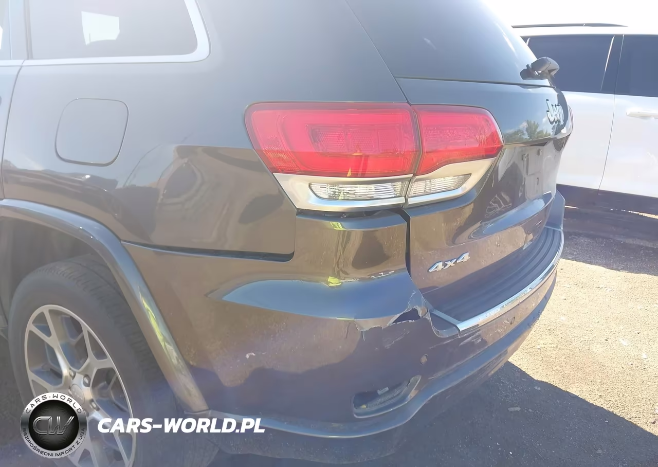 2018 Jeep Grand Cherokee Sterling Edition 4X4 VIN:1C4RJFBG0JC367000 - 19