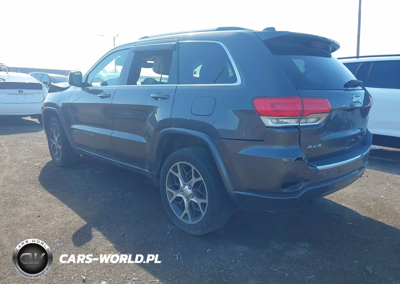 2018 Jeep Grand Cherokee Sterling Edition 4X4 VIN:1C4RJFBG0JC367000 - 3