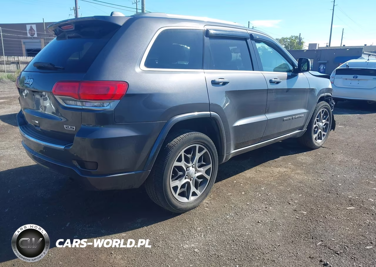 2018 Jeep Grand Cherokee Sterling Edition 4X4 VIN:1C4RJFBG0JC367000 - 4