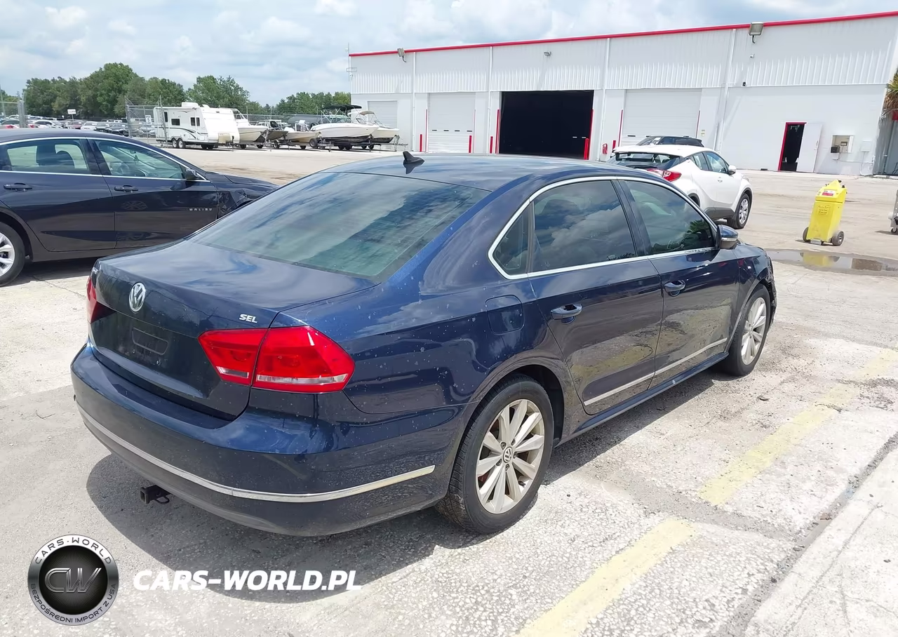 2012 Volkswagen Passat 2.5L Sel VIN:1VWCH7A30CC034947 - 4