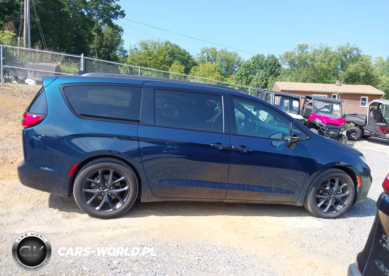 2025 Chrysler Pacifica Limited VIN:2C4RC1GGXSR512378 - 13
