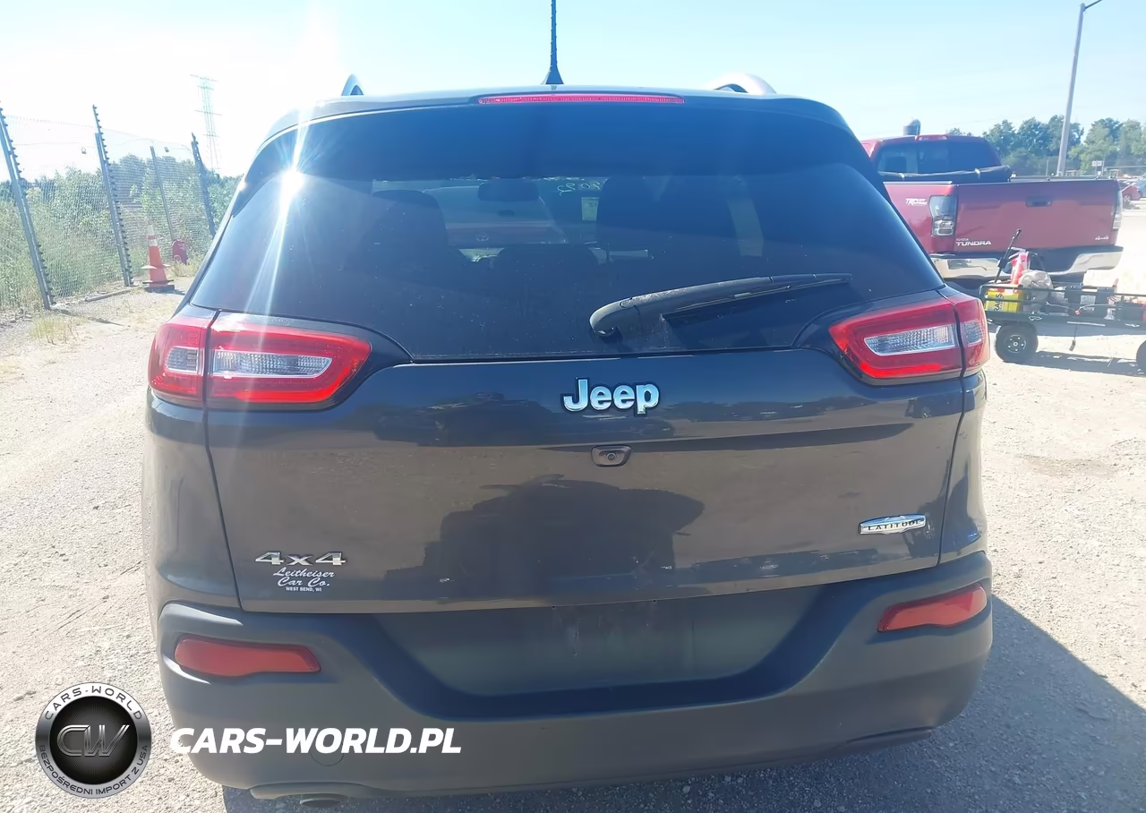 2016 Jeep Cherokee Latitude VIN:1C4PJMCB3GW359270 - 16