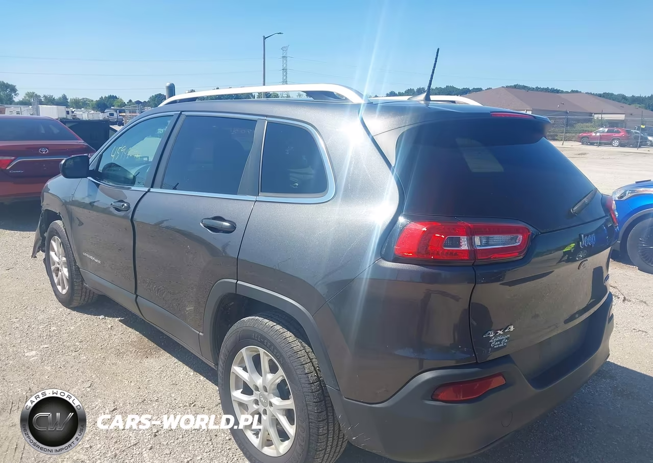 2016 Jeep Cherokee Latitude VIN:1C4PJMCB3GW359270 - 3