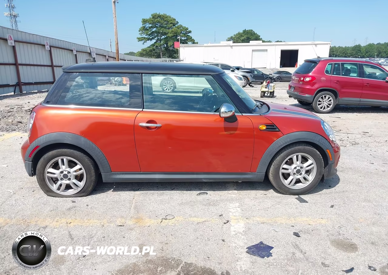 2011 Mini Cooper VIN:WMWSU3C58BT096724 - 12