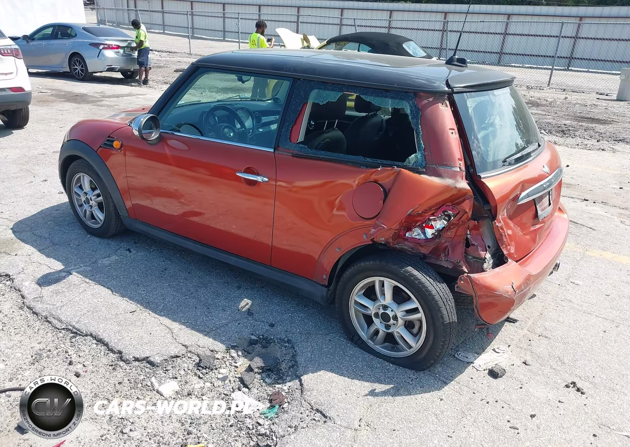 2011 Mini Cooper VIN:WMWSU3C58BT096724 - 3