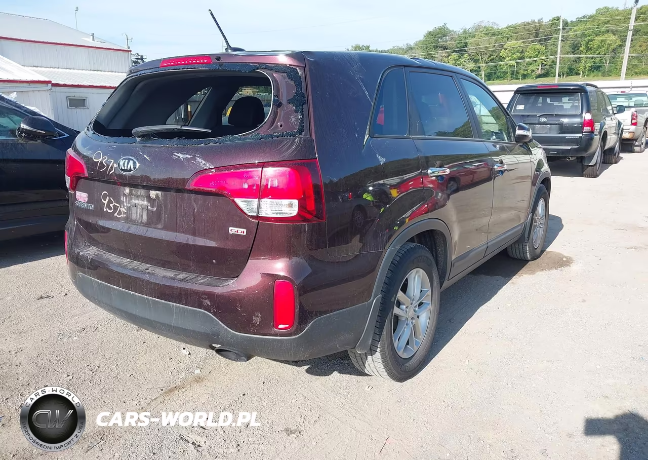 2015 Kia Sorento Lx VIN:5XYKT3A66FG576327 - 4
