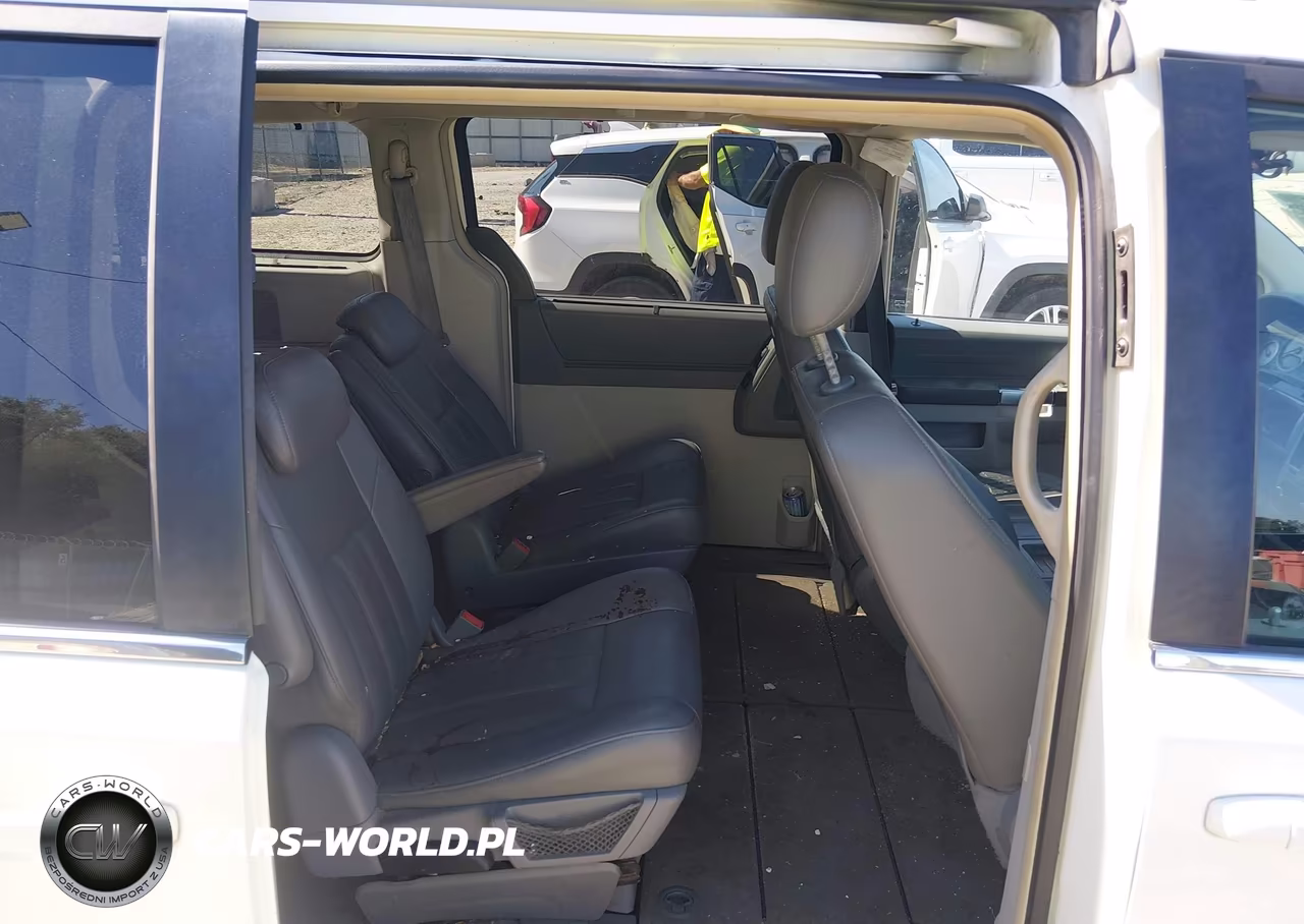 2008 Chrysler Town & Country Touring VIN:2A8HR54P88R783575 - 8
