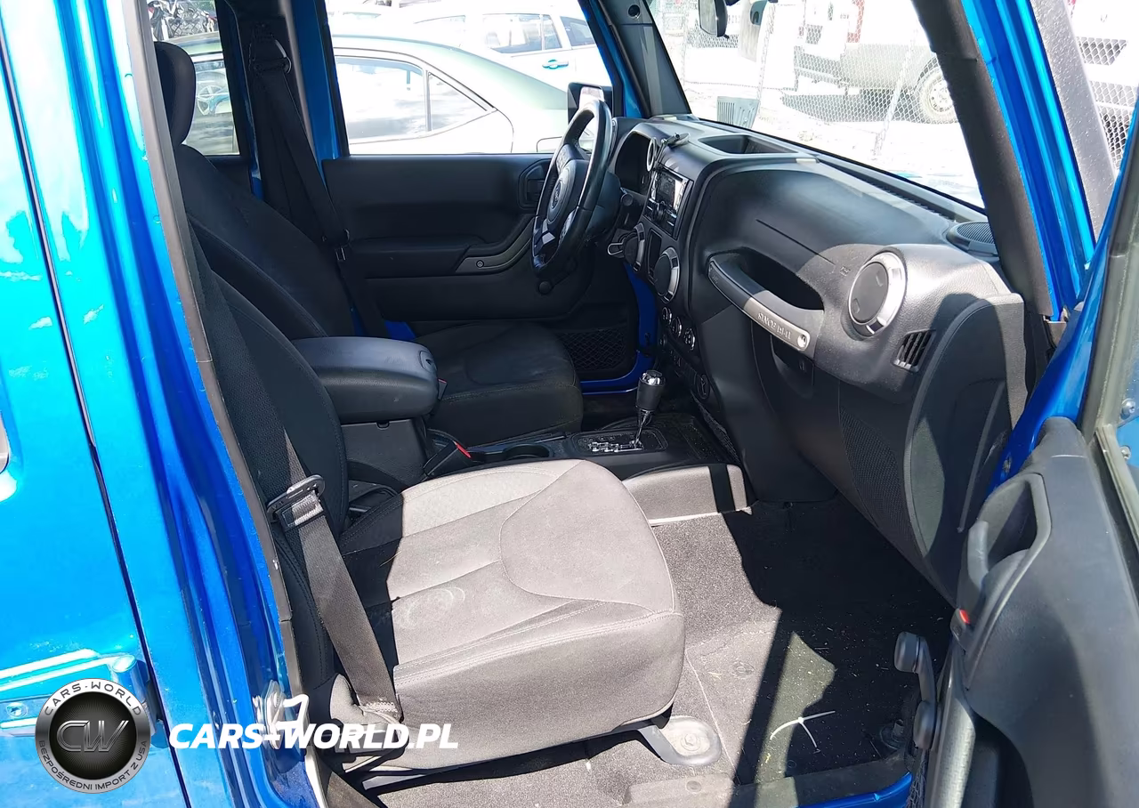 2016 Jeep Wrangler Unlimited Sport VIN:1C4BJWDG8GL114546 - 5