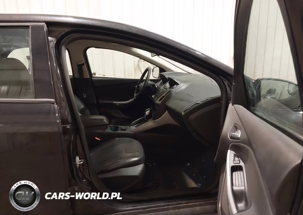 2014 Ford Focus Se VIN:1FADP3K22EL103400 - 5
