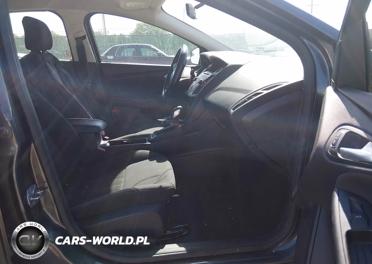 2017 Ford Focus Se VIN:1FADP3FE3HL292731 - 5