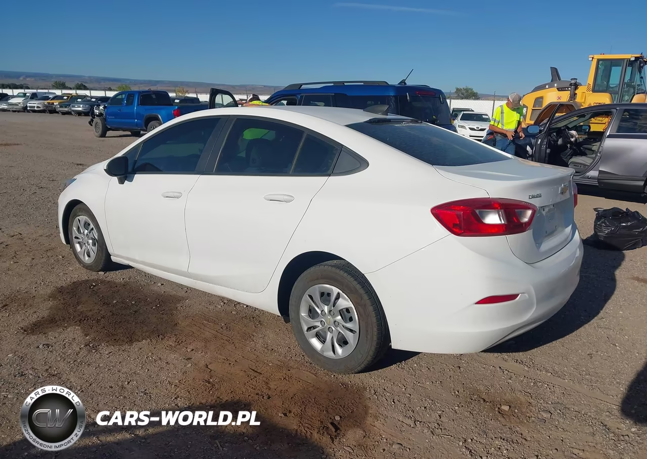 2019 Chevrolet Cruze Ls VIN:1G1BC5SMXK7132893 - 3