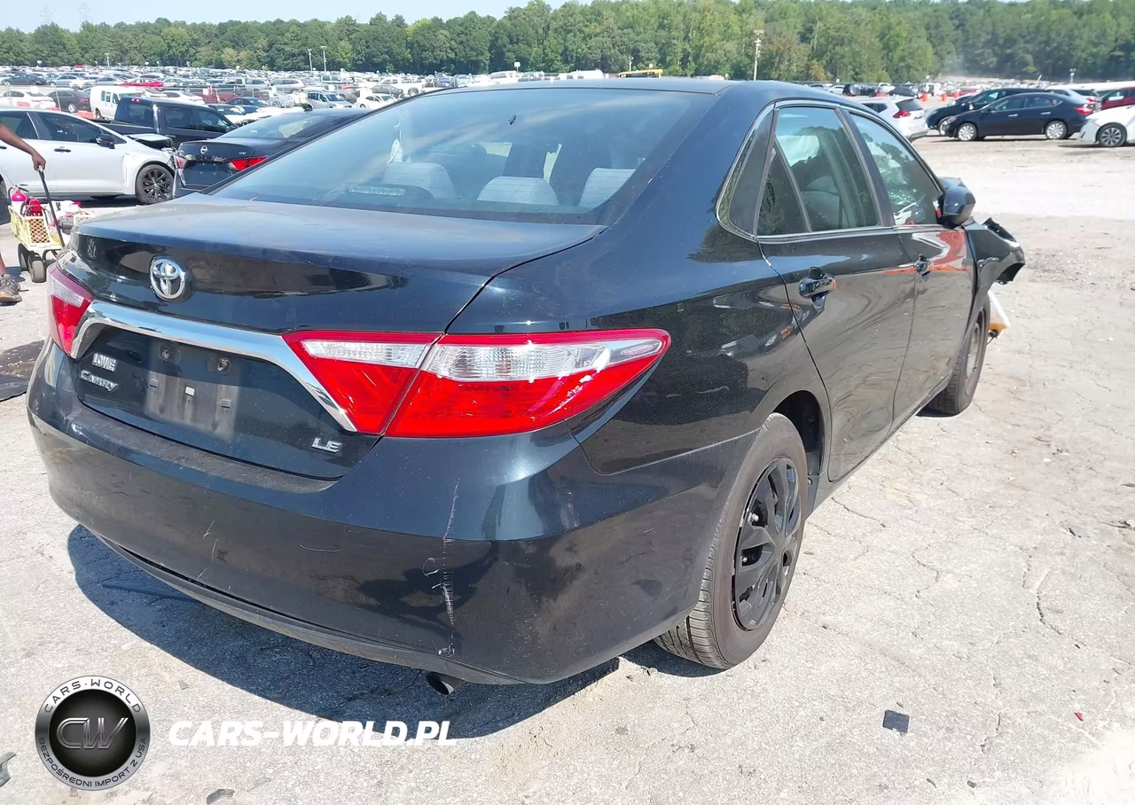 2016 Toyota Camry Le VIN:4T1BF1FK8GU137711 - 4