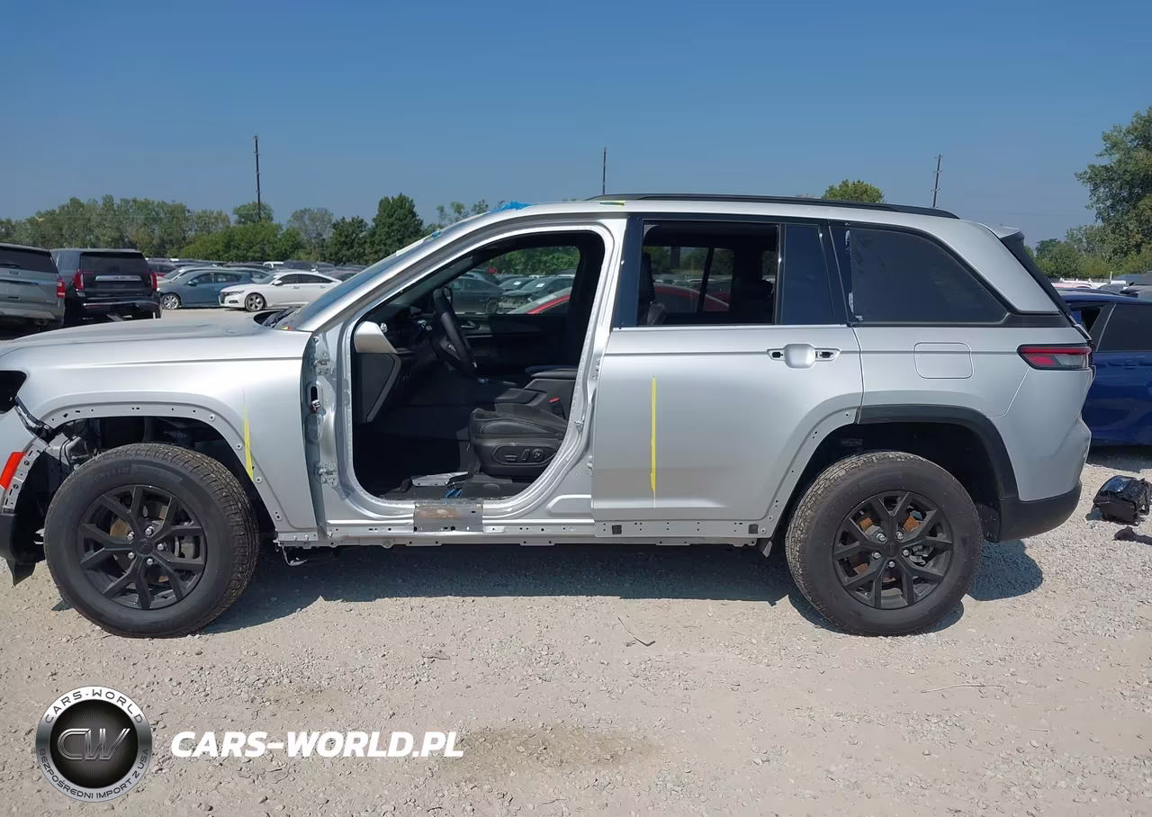 2025 Jeep Grand Cherokee Altitude 4X4 VIN:1C4RJHAG7SC295789 - 15