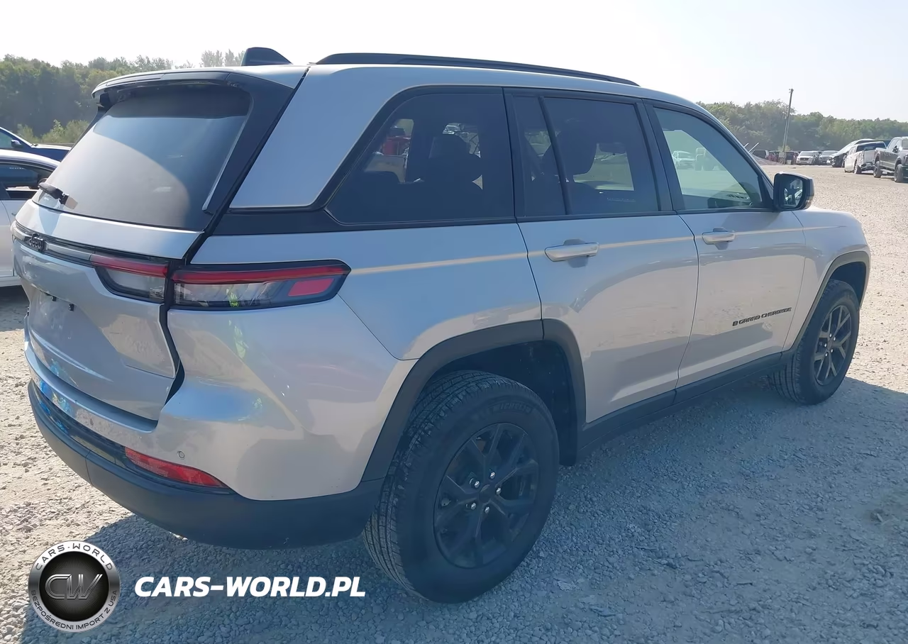 2025 Jeep Grand Cherokee Altitude 4X4 VIN:1C4RJHAG7SC295789 - 4
