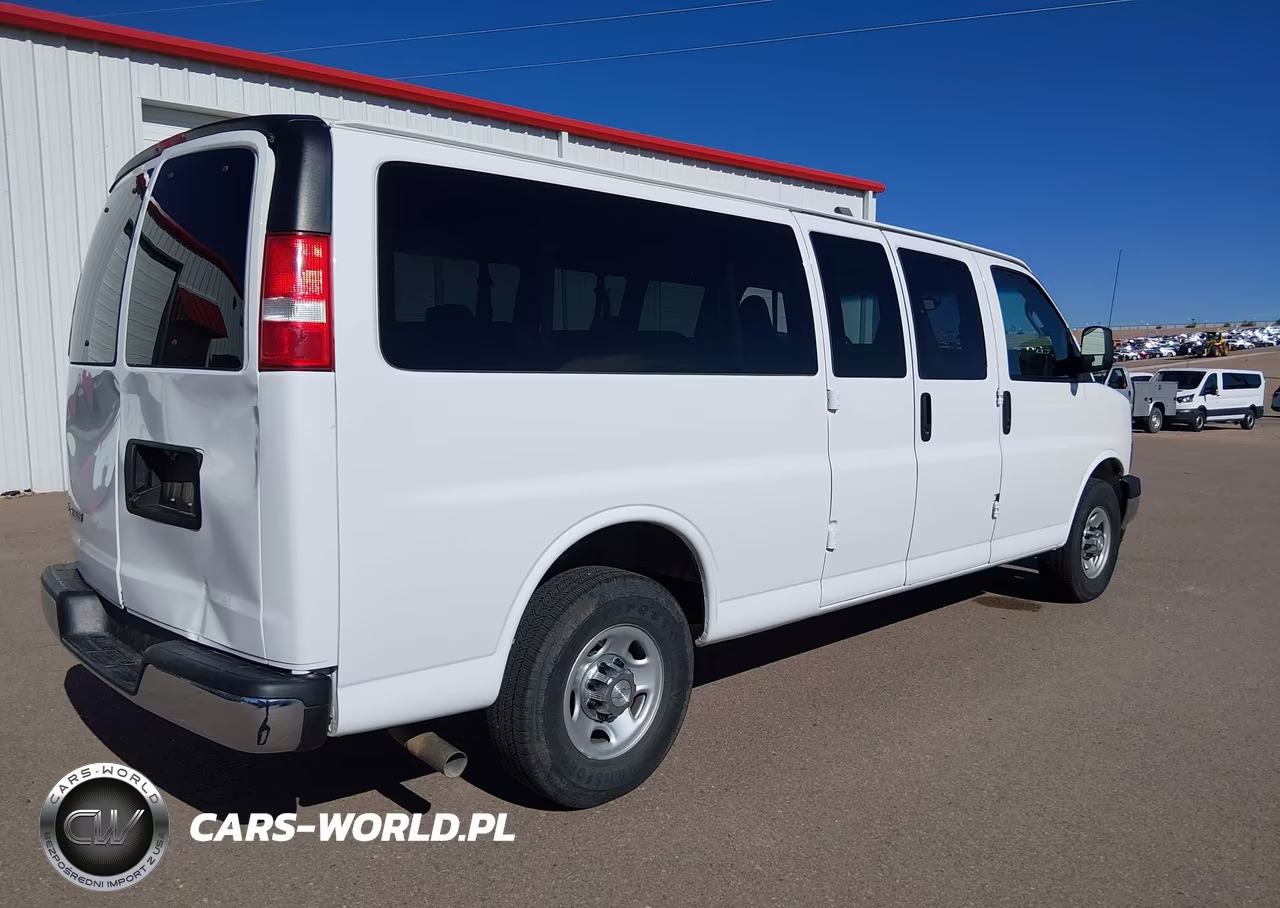 2018 Chevrolet Express 3500 Lt VIN:1GAZGPFG8J1300406 - 4