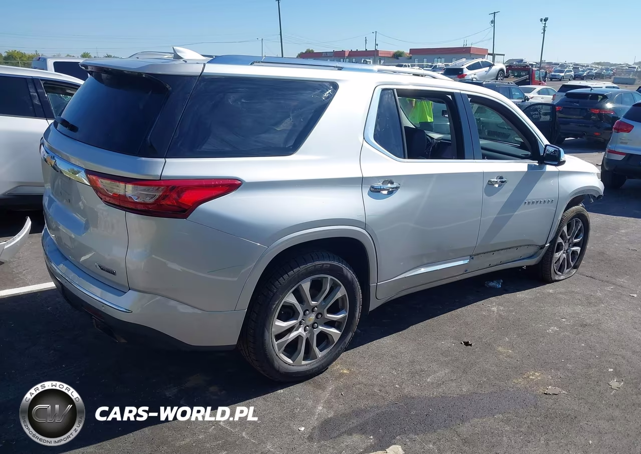 2018 Chevrolet Traverse Premier VIN:1GNERKKW6JJ135933 - 4