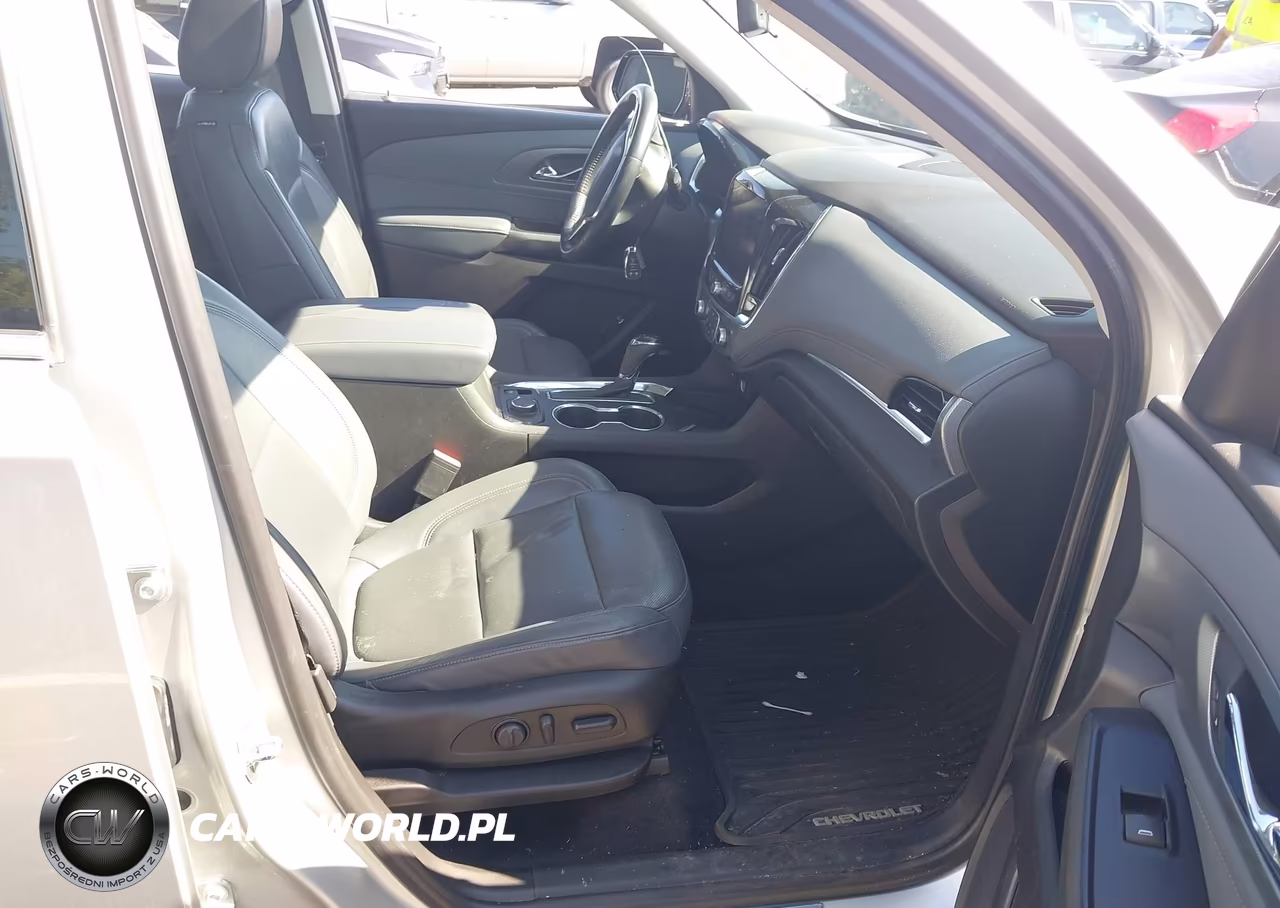 2018 Chevrolet Traverse Premier VIN:1GNERKKW6JJ135933 - 5