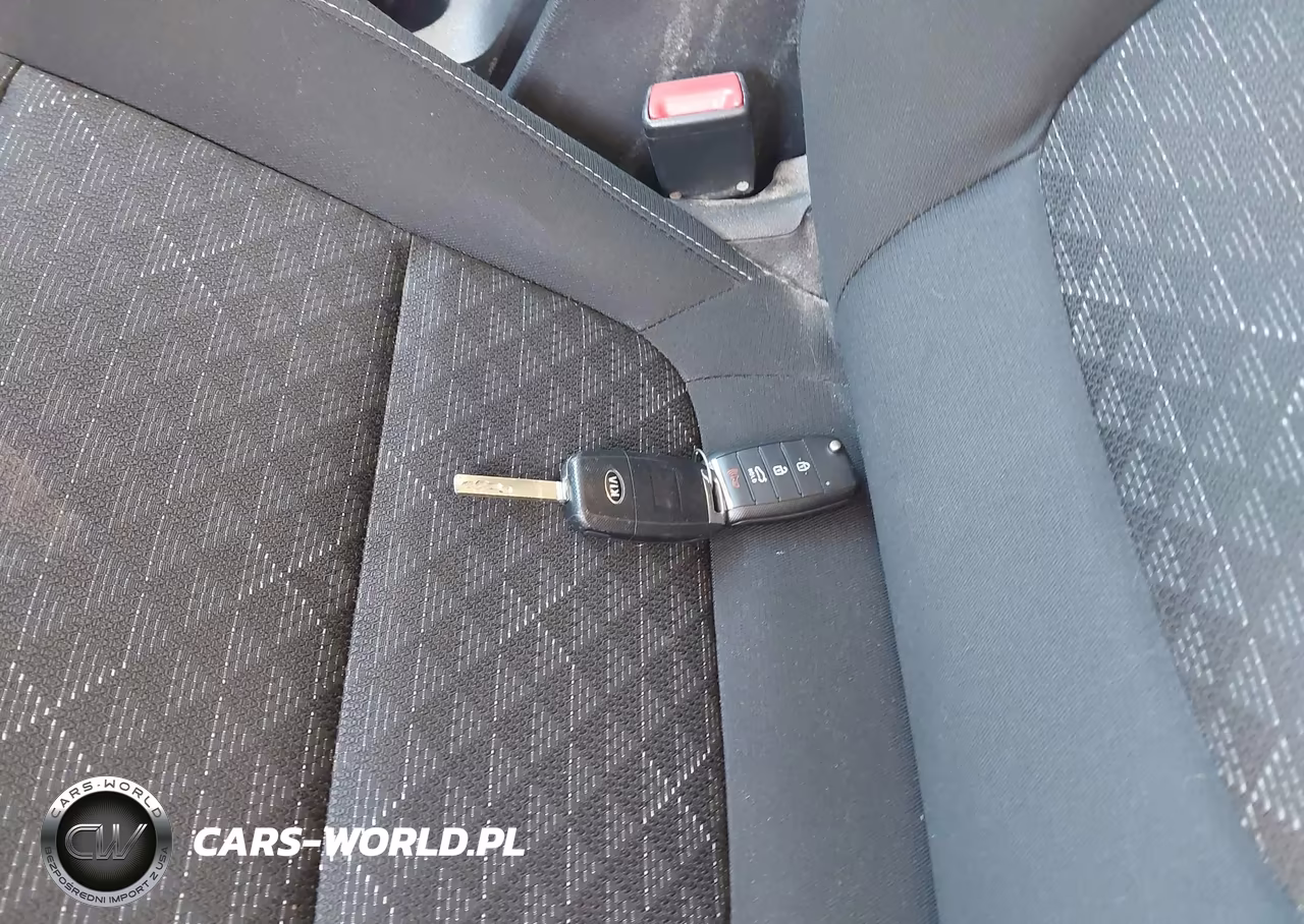 2020 Kia Rio S VIN:3KPA24AD5LE303228 - 11