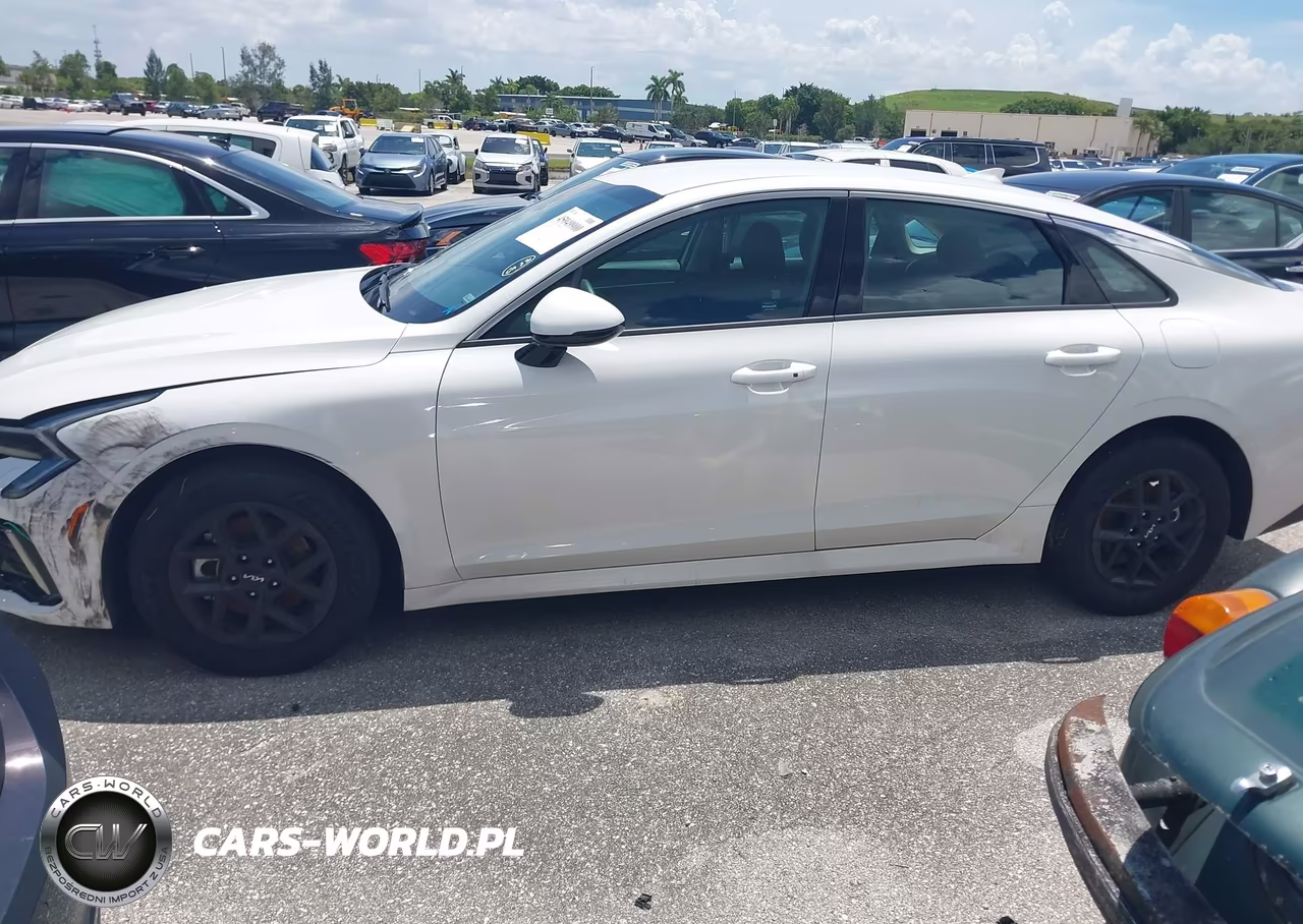 2026 Kia K5 Lxs Fwd VIN:KNAG24J79T5457633 - 14