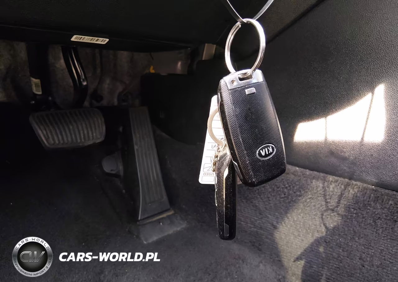 2019 Kia Optima S VIN:5XXGT4L30KG321444 - 11
