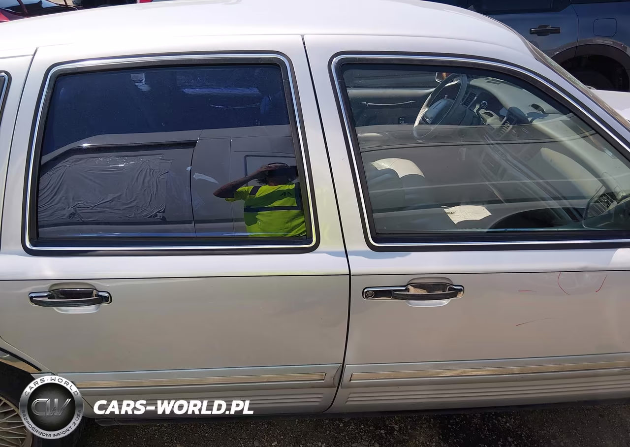 1996 Lincoln Town Car Sgn-Dmnd Anv-Cypress-Jn VIN:1LNLM82W3TY648645 - 13