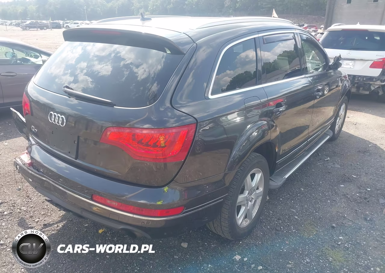 2011 Audi Q7 3.0T Premium VIN:WA1LGAFE5BD004438 - 4