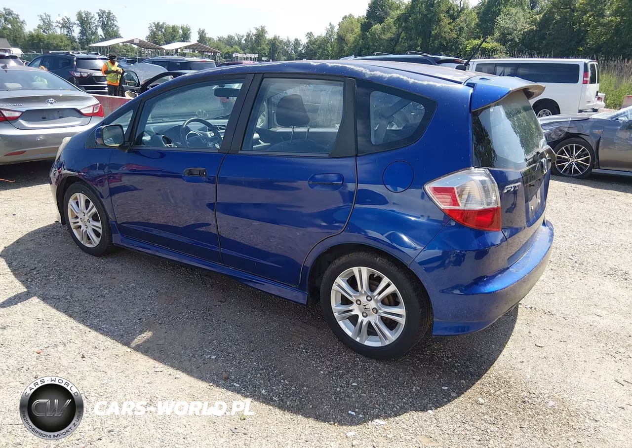 2010 Honda Fit Sport VIN:JHMGE8G43AS026426 - 3