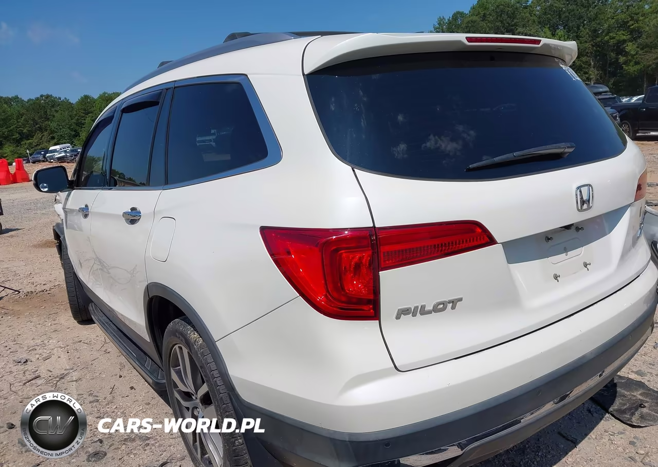 2017 Honda Pilot Touring VIN:5FNYF6H93HB017752 - 3