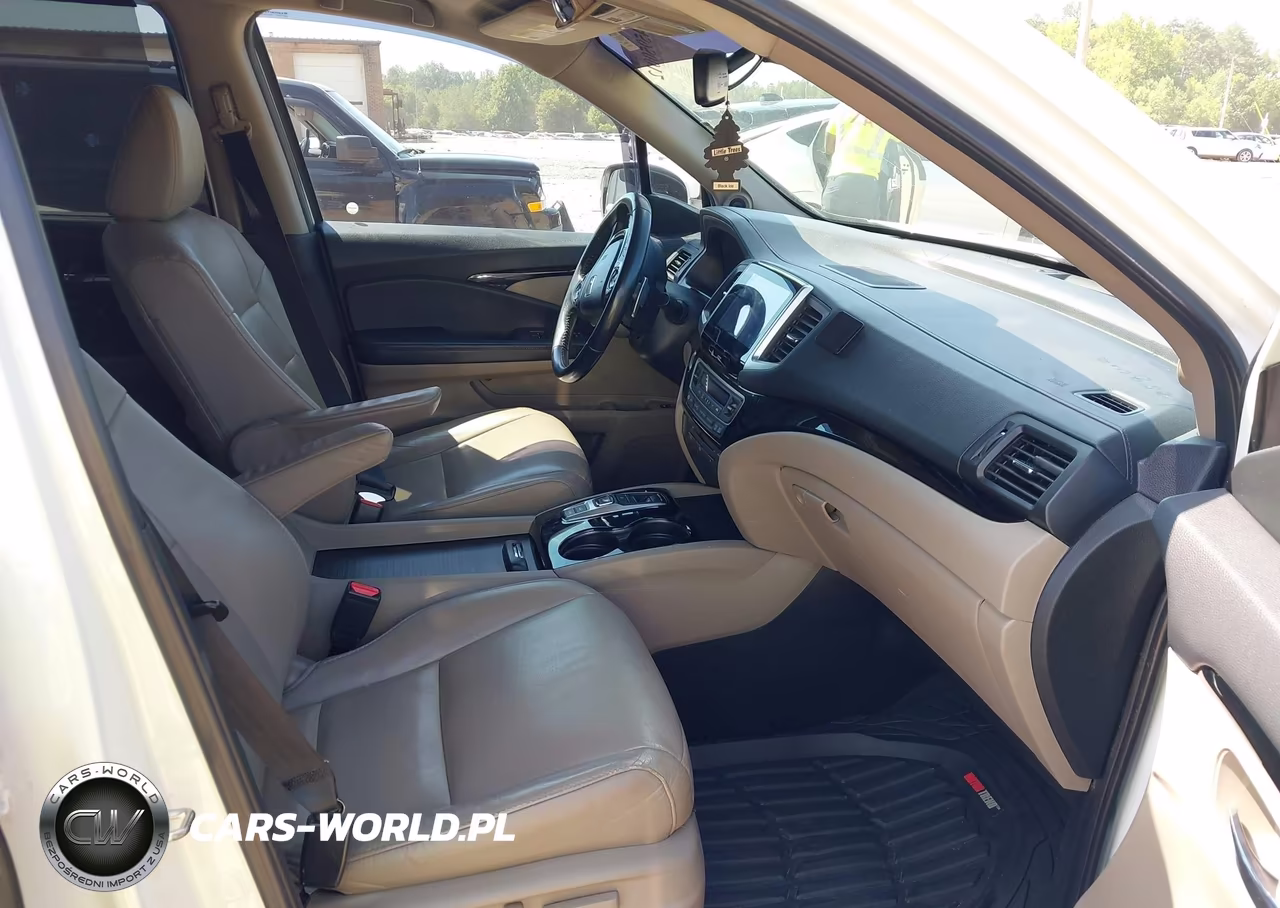 2017 Honda Pilot Touring VIN:5FNYF6H93HB017752 - 5