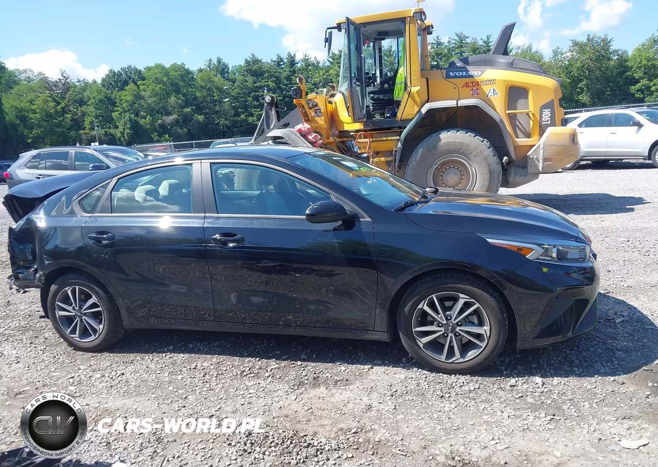 2023 Kia Forte Lxs VIN:3KPF24AD5PE654958 - 13