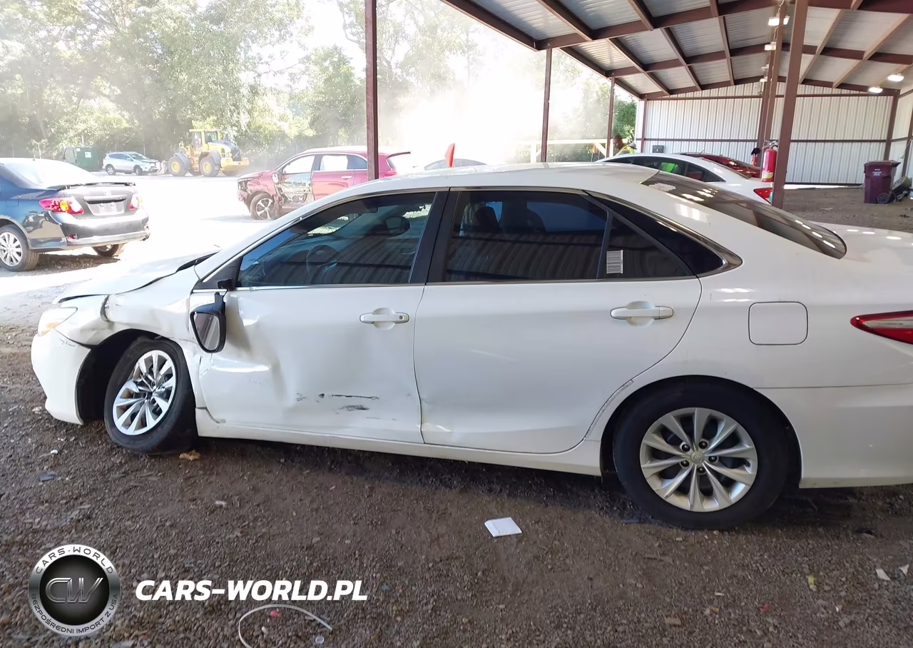2016 Toyota Camry Le VIN:4T1BF1FK6GU254414 - 14