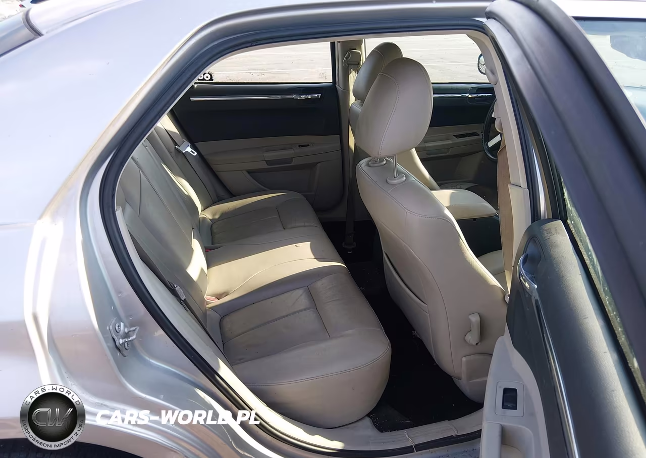 2007 Chrysler 300 Touring VIN:2C3KA53G67H679424 - 8