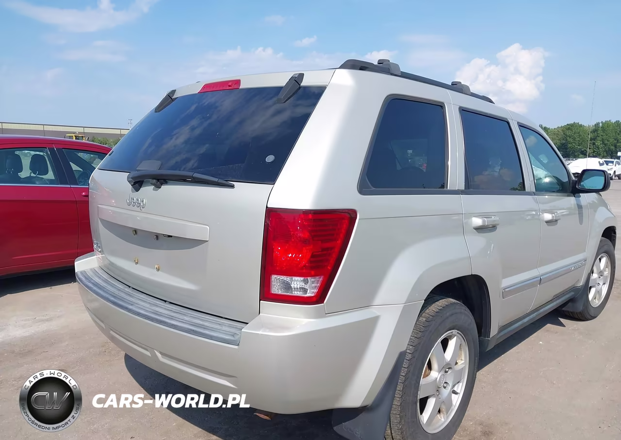 2010 Jeep Grand Cherokee Laredo VIN:1J4PR4GK9AC141372 - 4