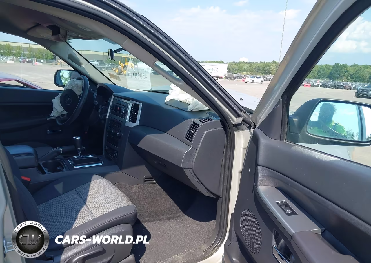 2010 Jeep Grand Cherokee Laredo VIN:1J4PR4GK9AC141372 - 5