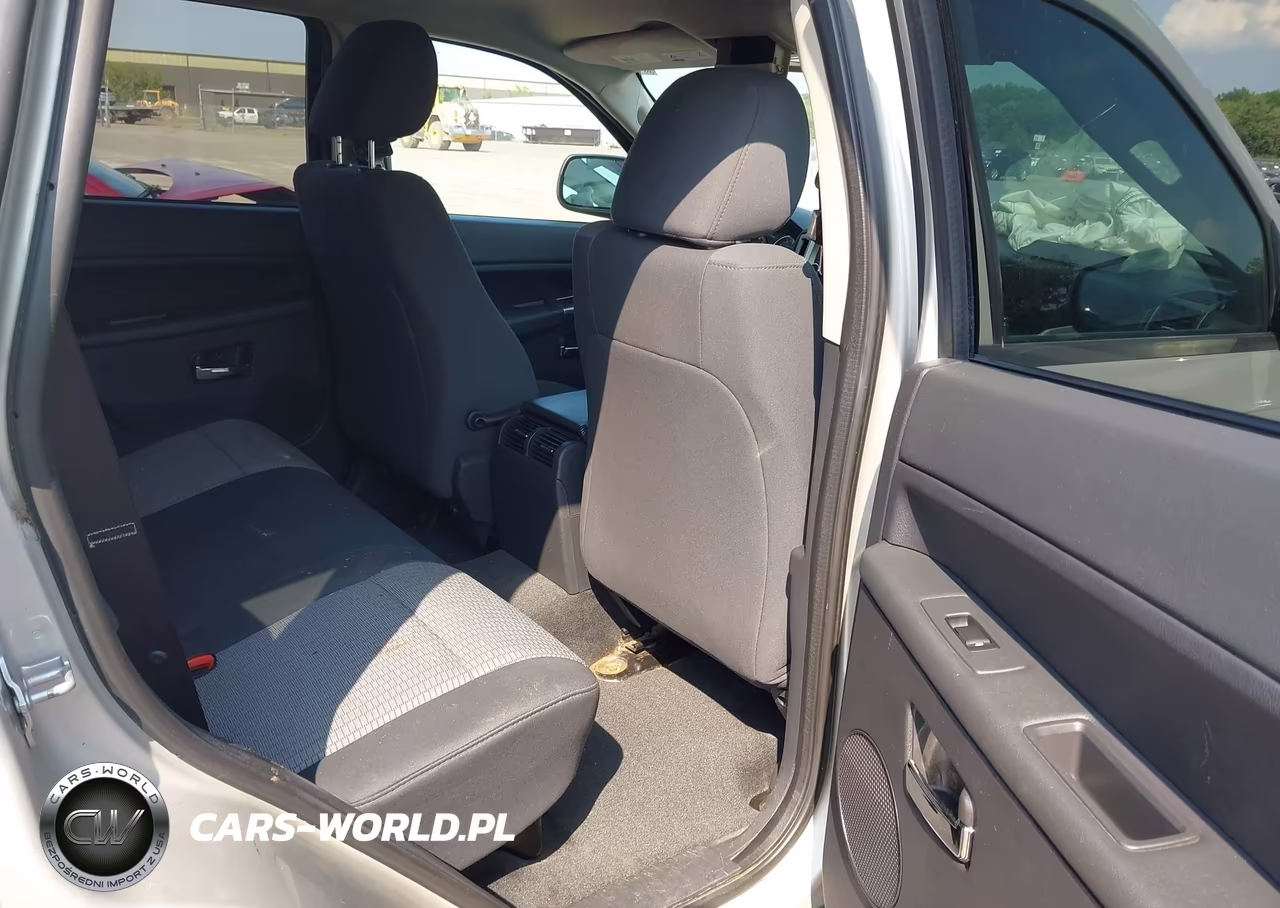 2010 Jeep Grand Cherokee Laredo VIN:1J4PR4GK9AC141372 - 8