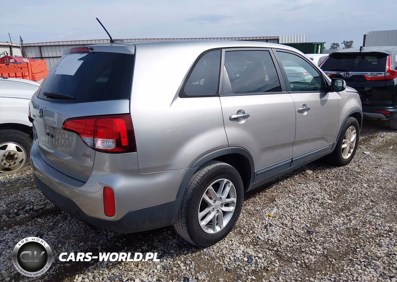 2015 Kia Sorento Lx VIN:5XYKT3A6XFG631720 - 4