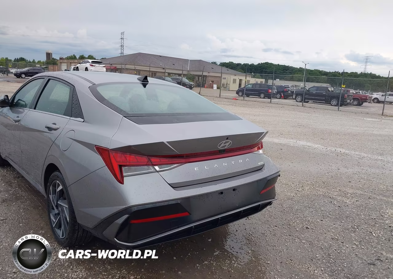 2025 Hyundai Elantra Limited VIN:KMHLN4DJ9SU145828 - 17