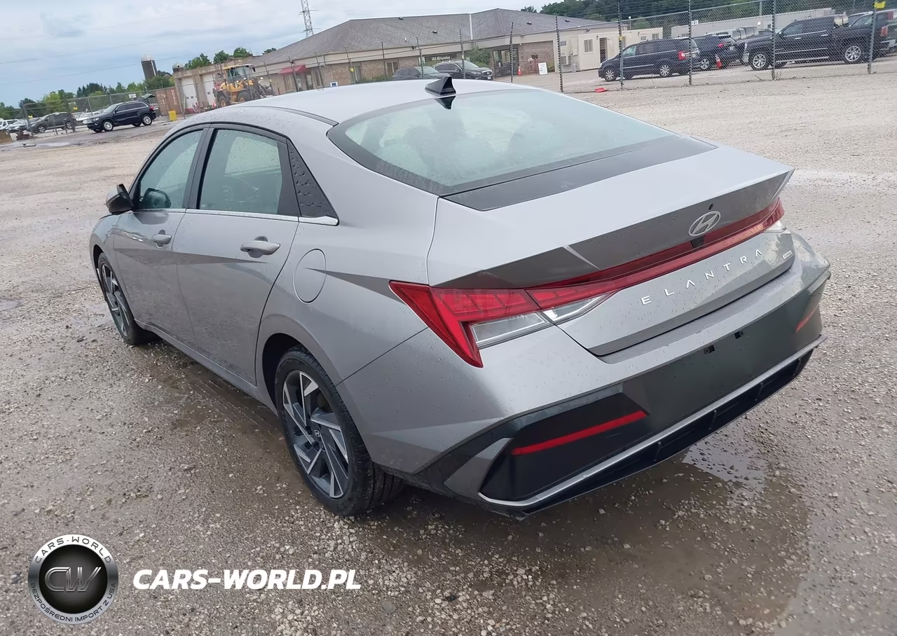 2025 Hyundai Elantra Limited VIN:KMHLN4DJ9SU145828 - 3